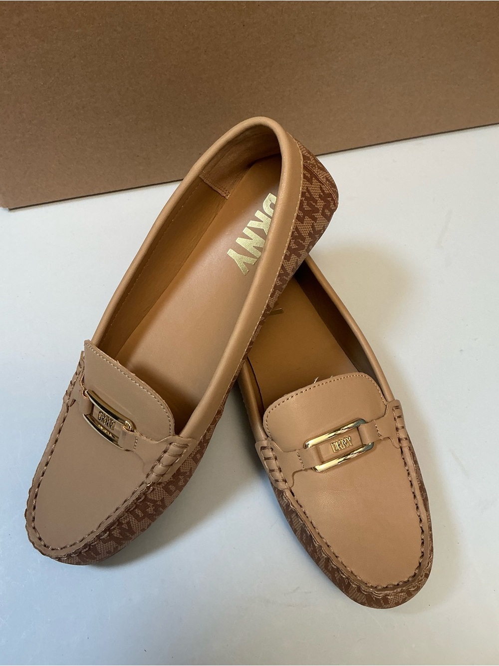 2418 - DKNY Tan Monogram Logo Loafers Driver Moccasins Gold Hardware Size 8M - Picture 9 of 10